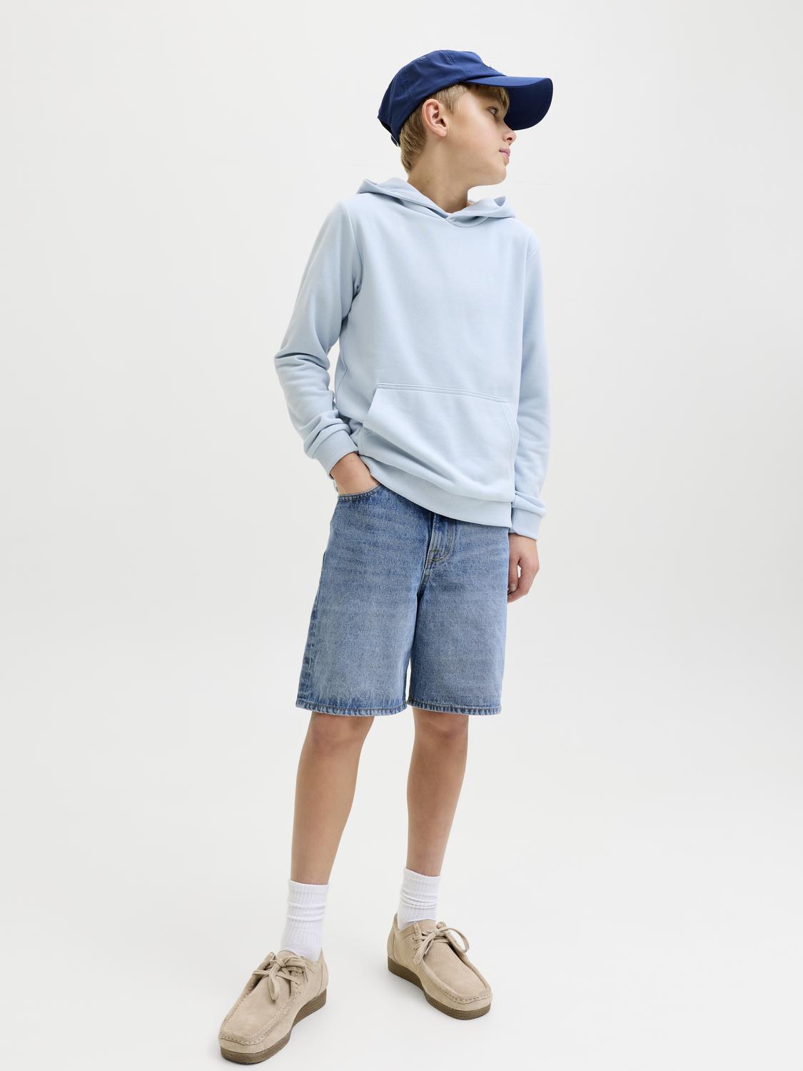 model_shot-creative